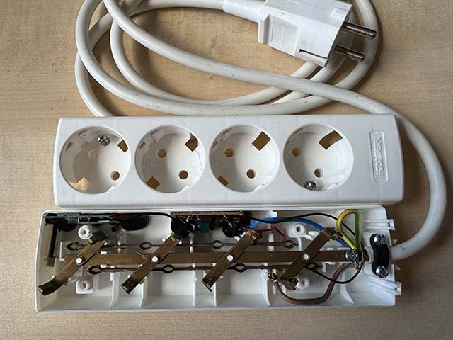 Manipulierte Mehrfachsteckdose Image